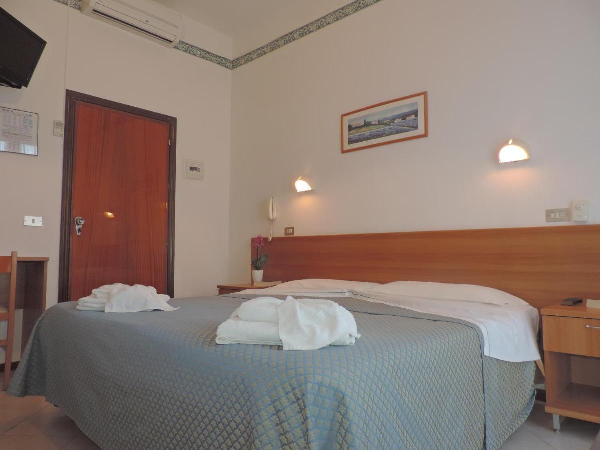 Hotel Liliana Rimini Extérieur photo