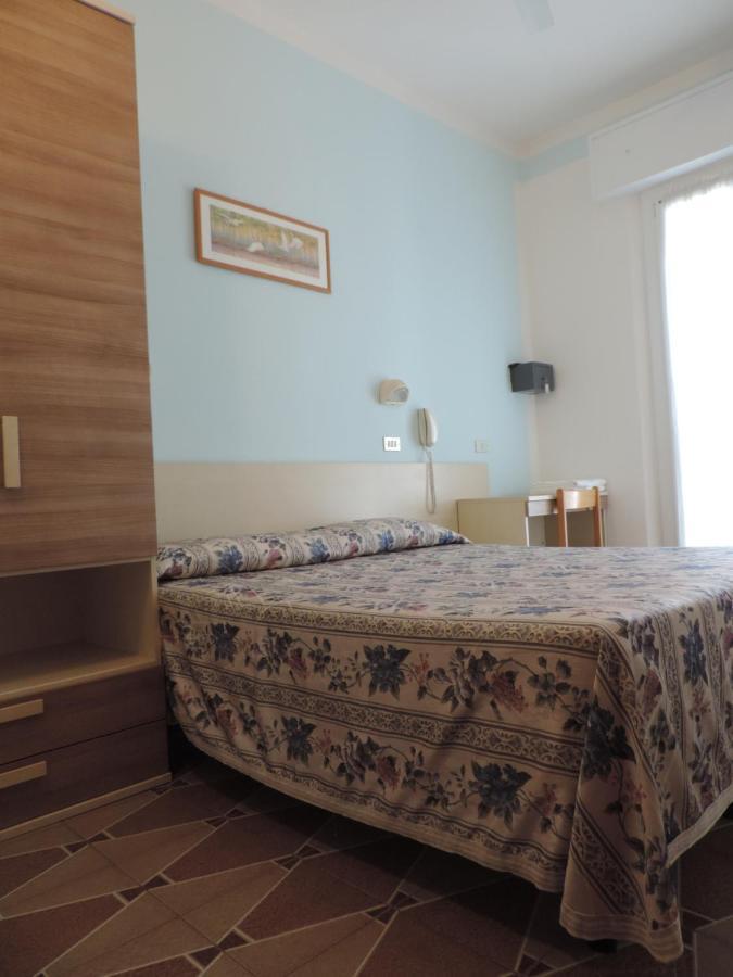 Hotel Liliana Rimini Extérieur photo
