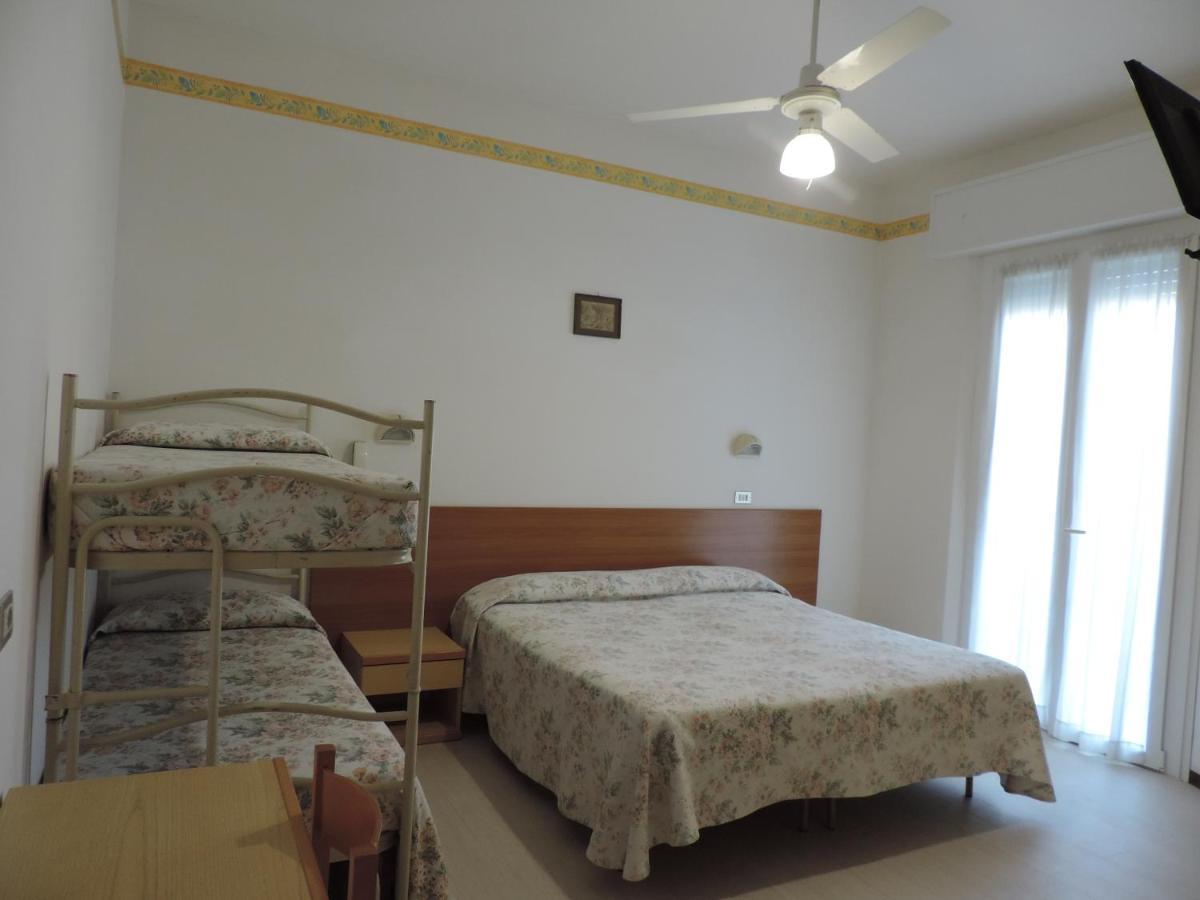 Hotel Liliana Rimini Extérieur photo